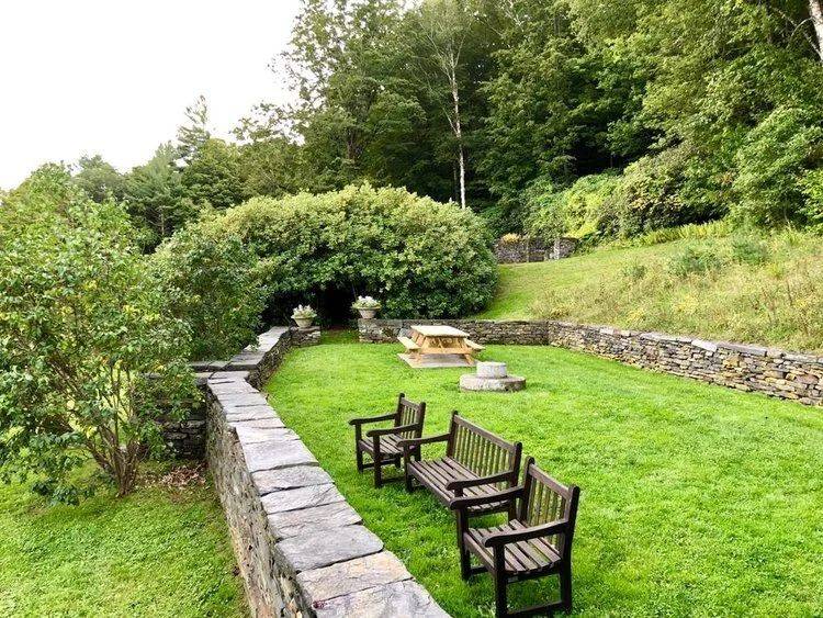 Benches along a stone wall at Naulakha